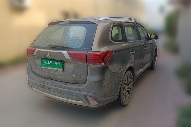 Used Mitsubishi Outlander 2016 2.4L 4x4 Elite Edition 5 Seats Rear Right 45 Deg