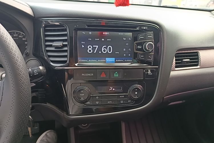 Used Mitsubishi Outlander 2016 2.0L Two-Wheel Drive Value Edition 5 Seats Audio And AC Panel
