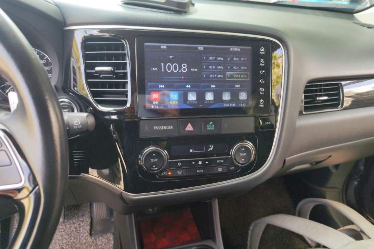 Used Mitsubishi Outlander 2016 2.4L 4x4 Elite Edition 5 Seats Audio And AC Panel