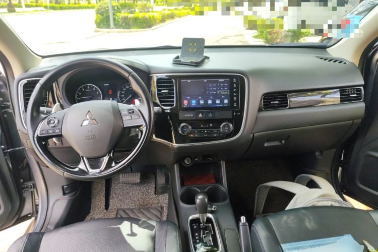 Used Mitsubishi Outlander 2016 2.4L 4x4 Elite Edition 5 Seats Center Console