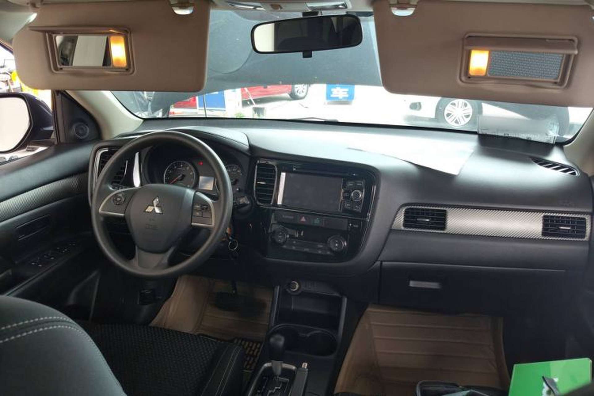Used Mitsubishi Outlander 2016 2.0L Two-Wheel Drive Comfort Edition 5 Seats Center Console