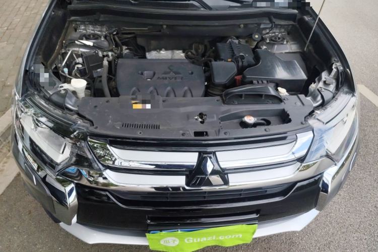 Used Mitsubishi Outlander 2016 2.4L 4x4 Elite Edition 5 Seats Engine Bay
