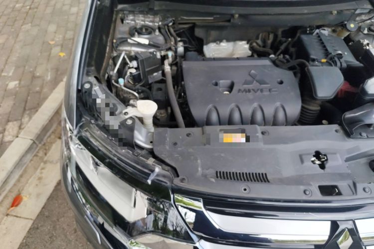 Used Mitsubishi Outlander 2016 2.4L 4x4 Elite Edition 5 Seats Engine Bay Right