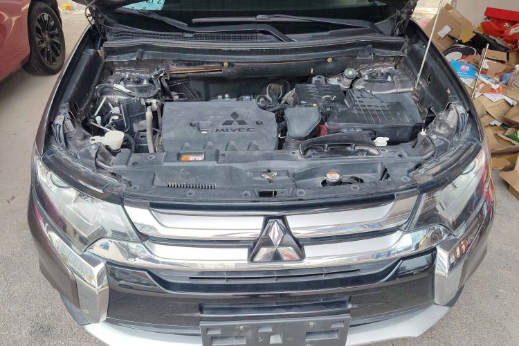Used Mitsubishi Outlander 2016 2.0L Two-Wheel Drive Comfort Edition 5 Seats Engine Bay
