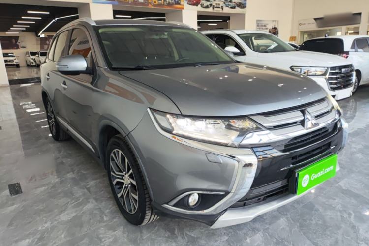 Used Mitsubishi Outlander 2016 2.4L 4x4 Elite Edition 5 Seats Exterior 1