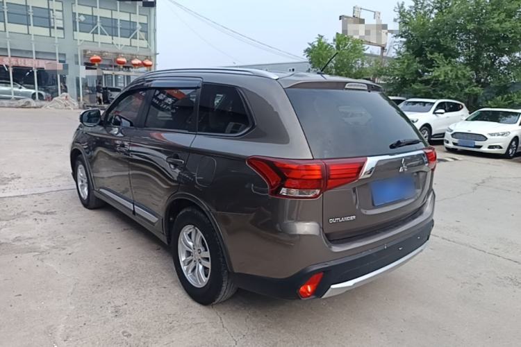 Used Mitsubishi Outlander 2016 2.0L Two-Wheel Drive Value Edition 5 Seats Exterior 2