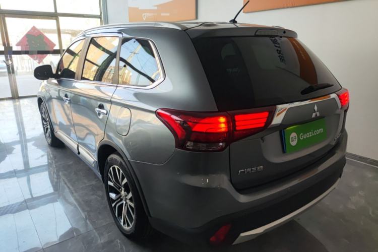 Used Mitsubishi Outlander 2016 2.4L 4x4 Elite Edition 5 Seats Exterior 2