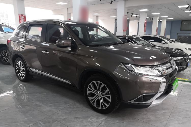 Used Mitsubishi Outlander 2016 2.4L 4x4 Elite Edition 5 Seats Exterior 2