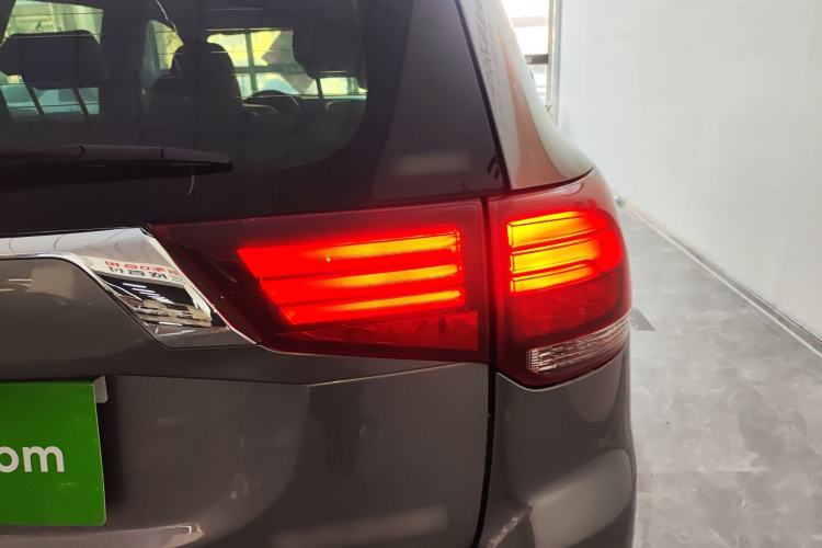 Used Mitsubishi Outlander 2016 2.4L 4x4 Elite Edition 5 Seats Exterior 3