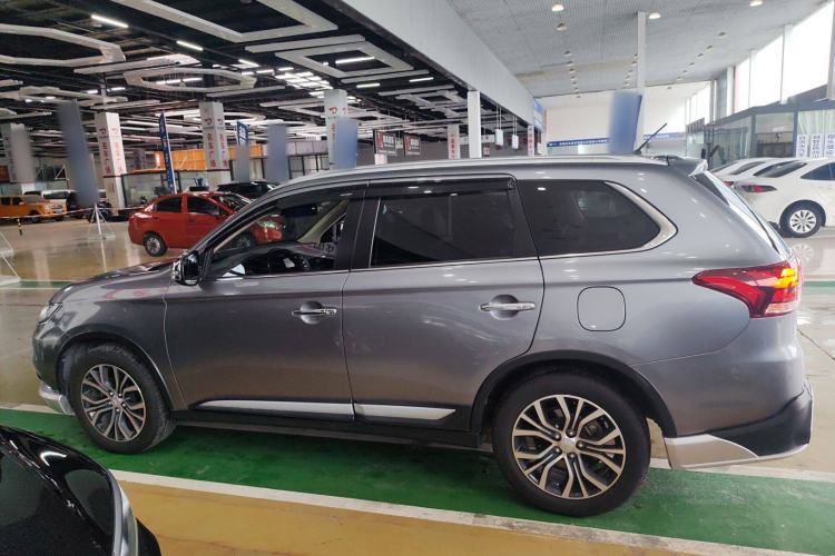 Used Mitsubishi Outlander 2016 2.4L 4x4 Elite Edition 5 Seats Exterior 3