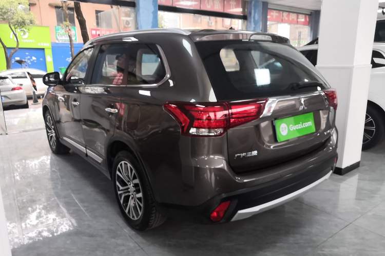 Used Mitsubishi Outlander 2016 2.4L 4x4 Elite Edition 5 Seats Exterior 3