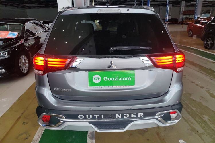 Used Mitsubishi Outlander 2016 2.4L 4x4 Elite Edition 5 Seats Exterior 4