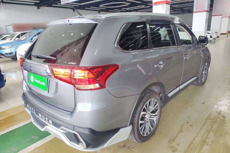 Used Mitsubishi Outlander 2016 2.4L 4x4 Elite Edition 5 Seats Exterior 5