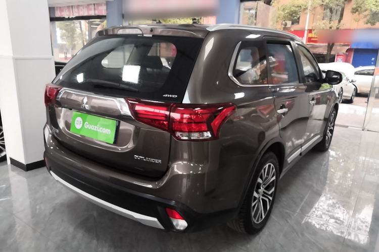 Used Mitsubishi Outlander 2016 2.4L 4x4 Elite Edition 5 Seats Exterior 5