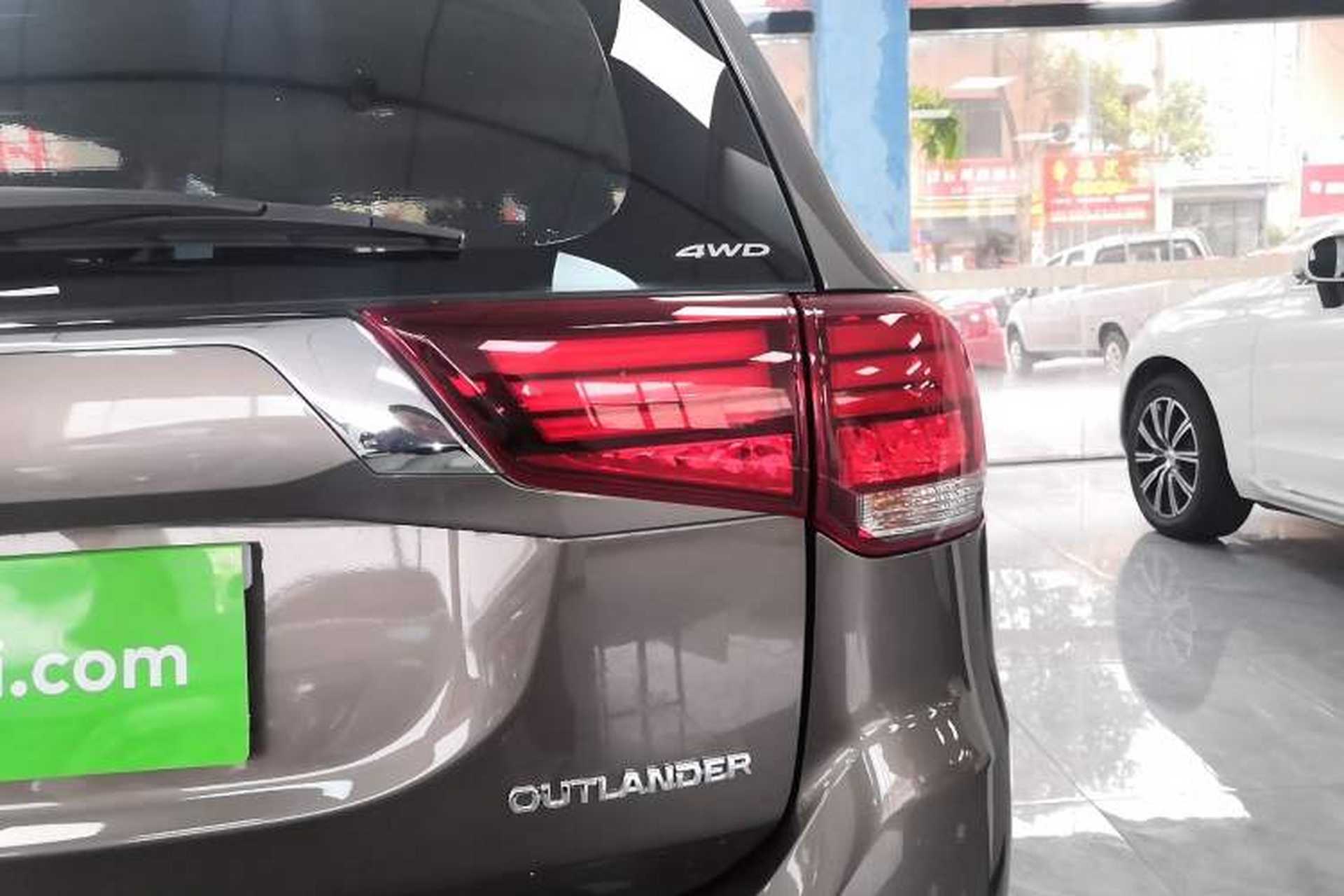 Used Mitsubishi Outlander 2016 2.4L 4x4 Elite Edition 5 Seats Exterior 6