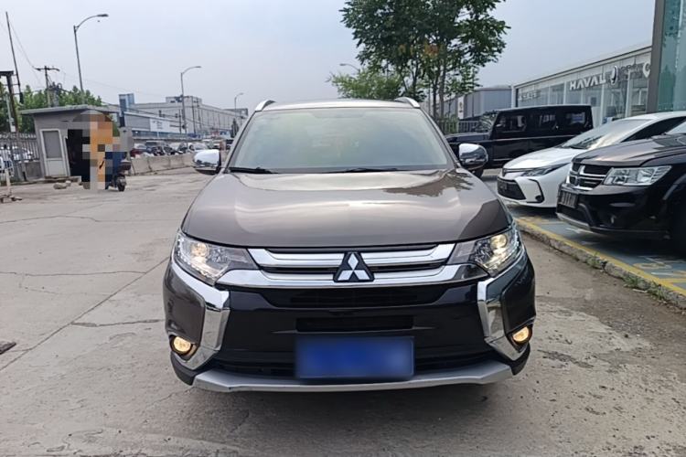 Used Mitsubishi Outlander 2016 2.0L Two-Wheel Drive Value Edition 5 Seats Front