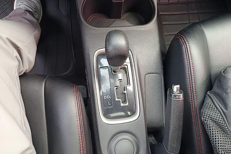 Used Mitsubishi Outlander 2016 2.0L Two-Wheel Drive Value Edition 5 Seats Gear Lever