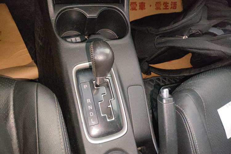 Used Mitsubishi Outlander 2016 2.4L 4x4 Elite Edition 5 Seats Gear Lever