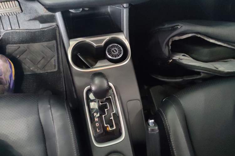 Used Mitsubishi Outlander 2016 2.4L 4x4 Elite Edition 5 Seats Gear Lever