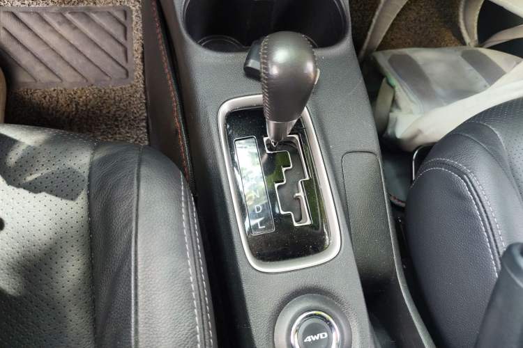 Used Mitsubishi Outlander 2016 2.4L 4x4 Elite Edition 5 Seats Gear Lever