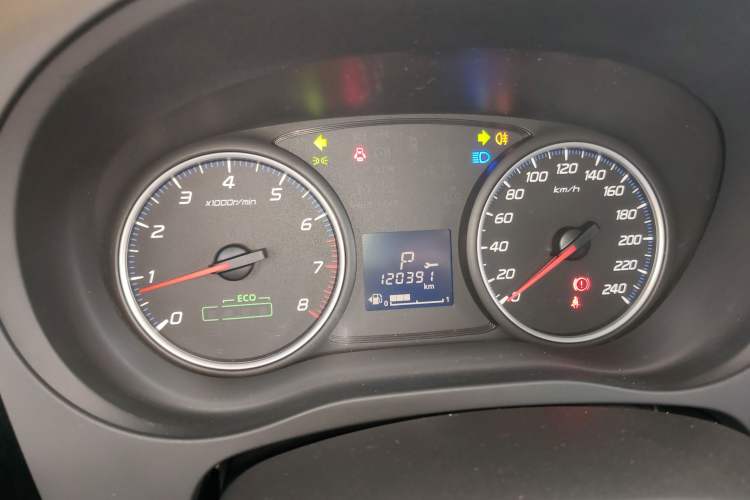 Used Mitsubishi Outlander 2016 2.0L Two-Wheel Drive Comfort Edition 5 Seats Instrument Cluster