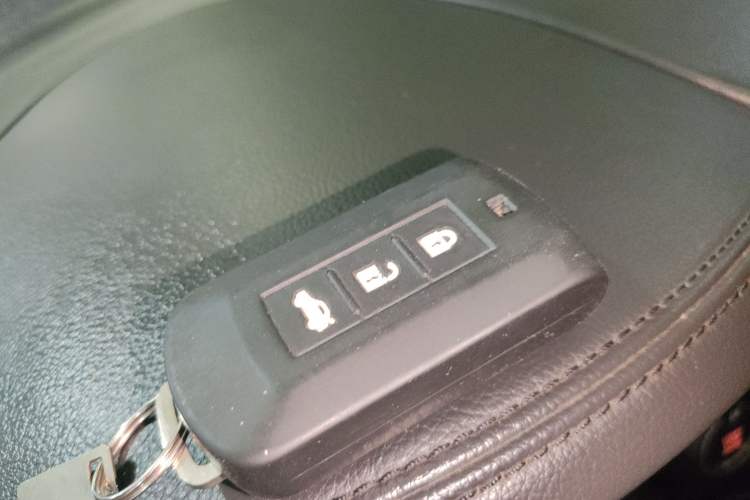 Used Mitsubishi Outlander 2016 2.4L 4x4 Luxury Edition 7-Seater Interior 1