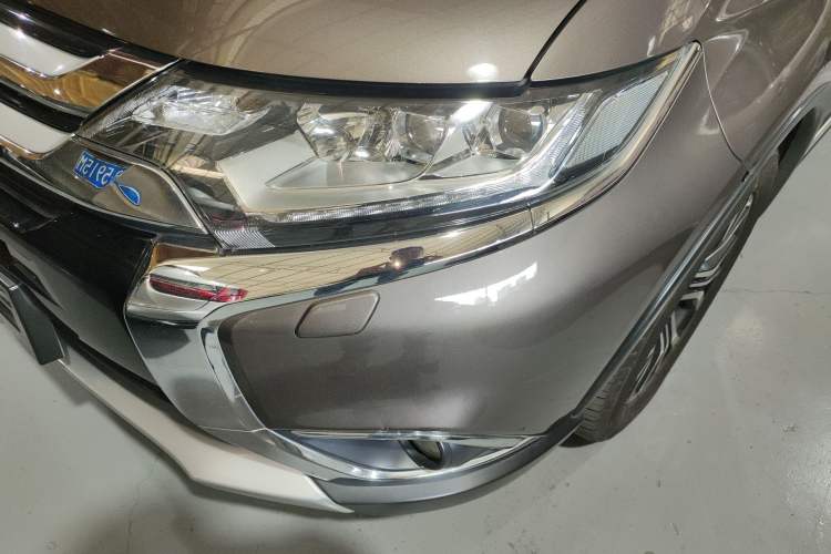 Used Mitsubishi Outlander 2016 2.4L 4x4 Luxury Edition 7-Seater Left Front Headlight