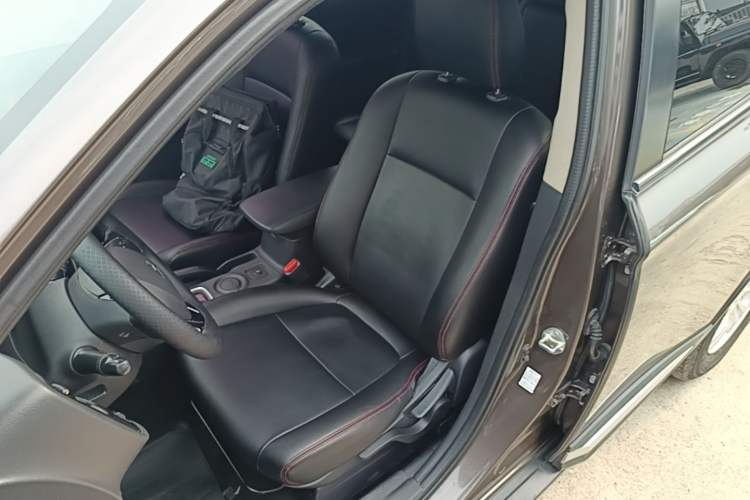 Used Mitsubishi Outlander 2016 2.0L Two-Wheel Drive Value Edition 5 Seats Left Front Seat