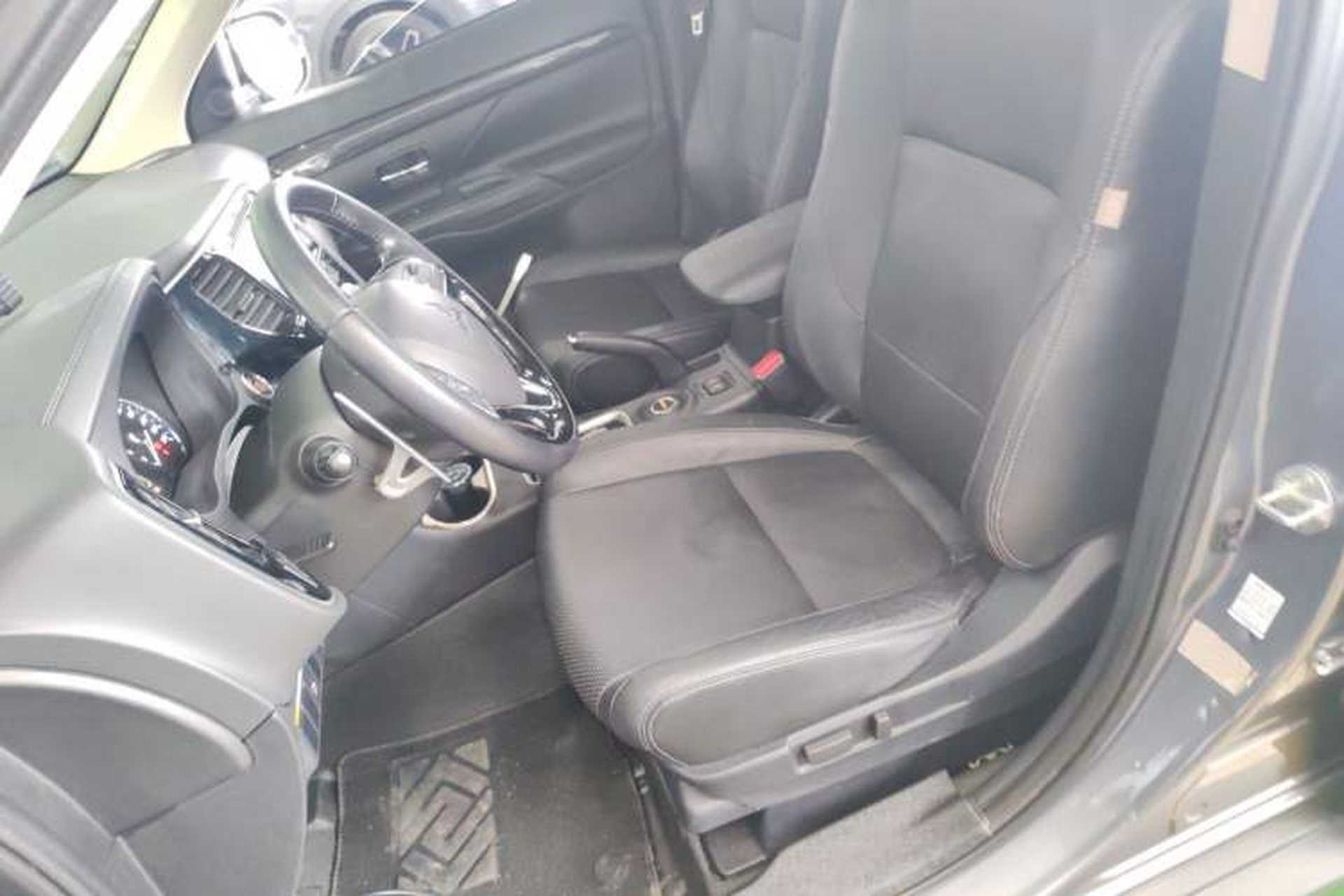 Used Mitsubishi Outlander 2016 2.4L 4x4 Elite Edition 5 Seats Left Front Seat