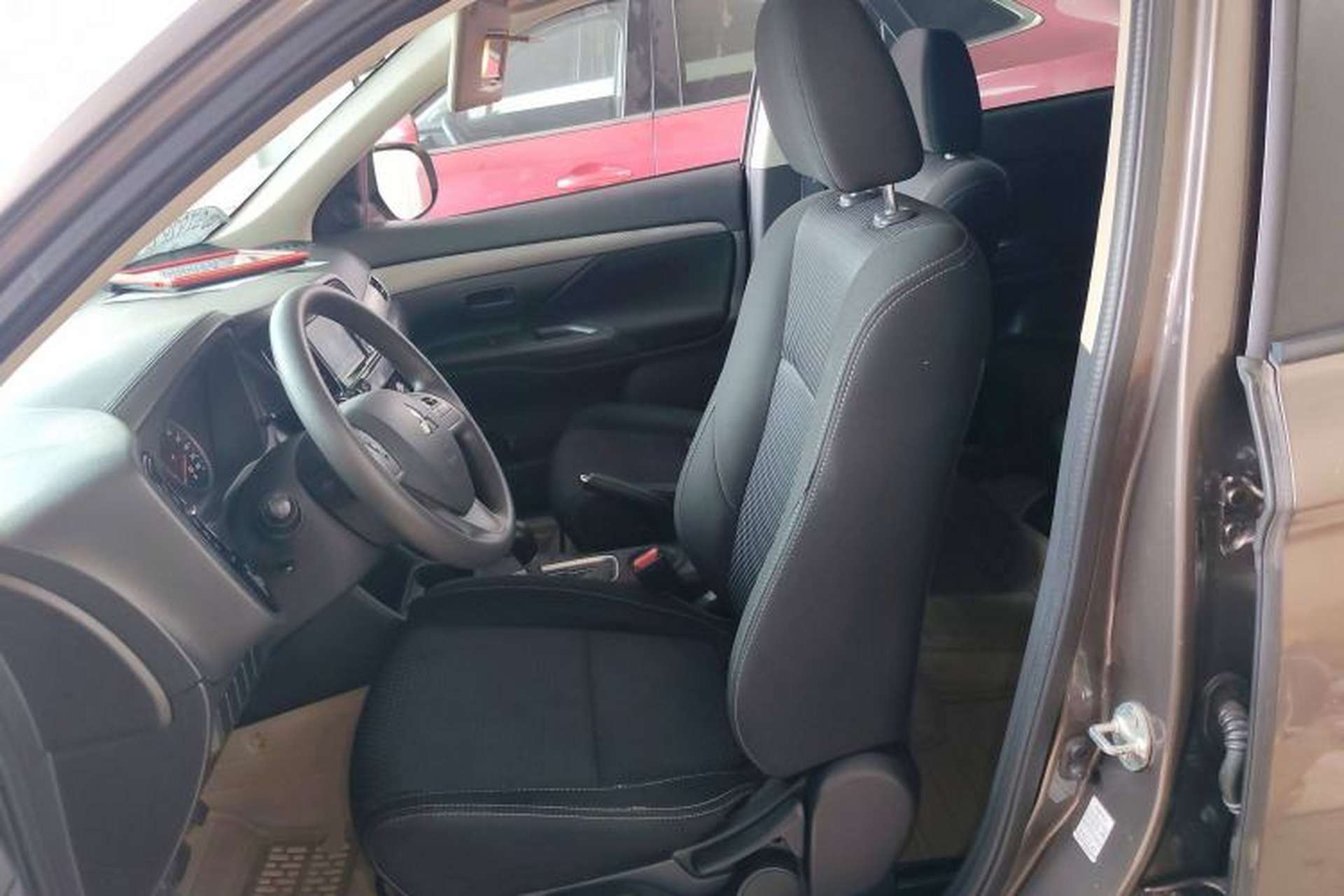 Used Mitsubishi Outlander 2016 2.0L Two-Wheel Drive Comfort Edition 5 Seats Left Front Seat