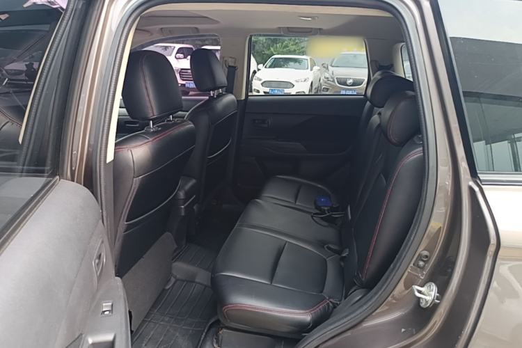 Used Mitsubishi Outlander 2016 2.0L Two-Wheel Drive Value Edition 5 Seats Left Rear Seat