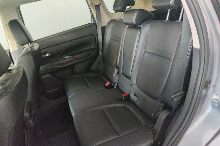 Used Mitsubishi Outlander 2016 2.4L 4x4 Elite Edition 5 Seats Left Rear Seat