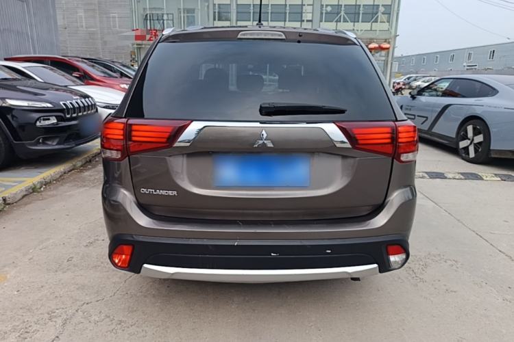 Used Mitsubishi Outlander 2016 2.0L Two-Wheel Drive Value Edition 5 Seats Rear