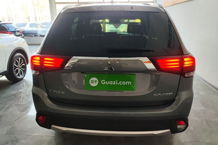 Used Mitsubishi Outlander 2016 2.4L 4x4 Elite Edition 5 Seats Rear