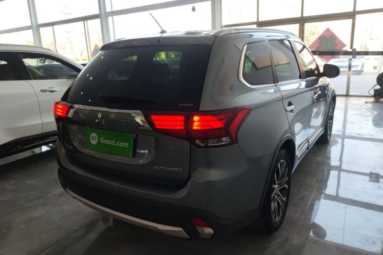 Used Mitsubishi Outlander 2016 2.4L 4x4 Elite Edition 5 Seats Rear Right 45 Deg