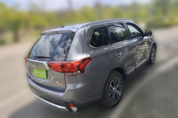 Used Mitsubishi Outlander 2016 2.4L 4x4 Elite Edition 5 Seats Rear Right 45 Deg