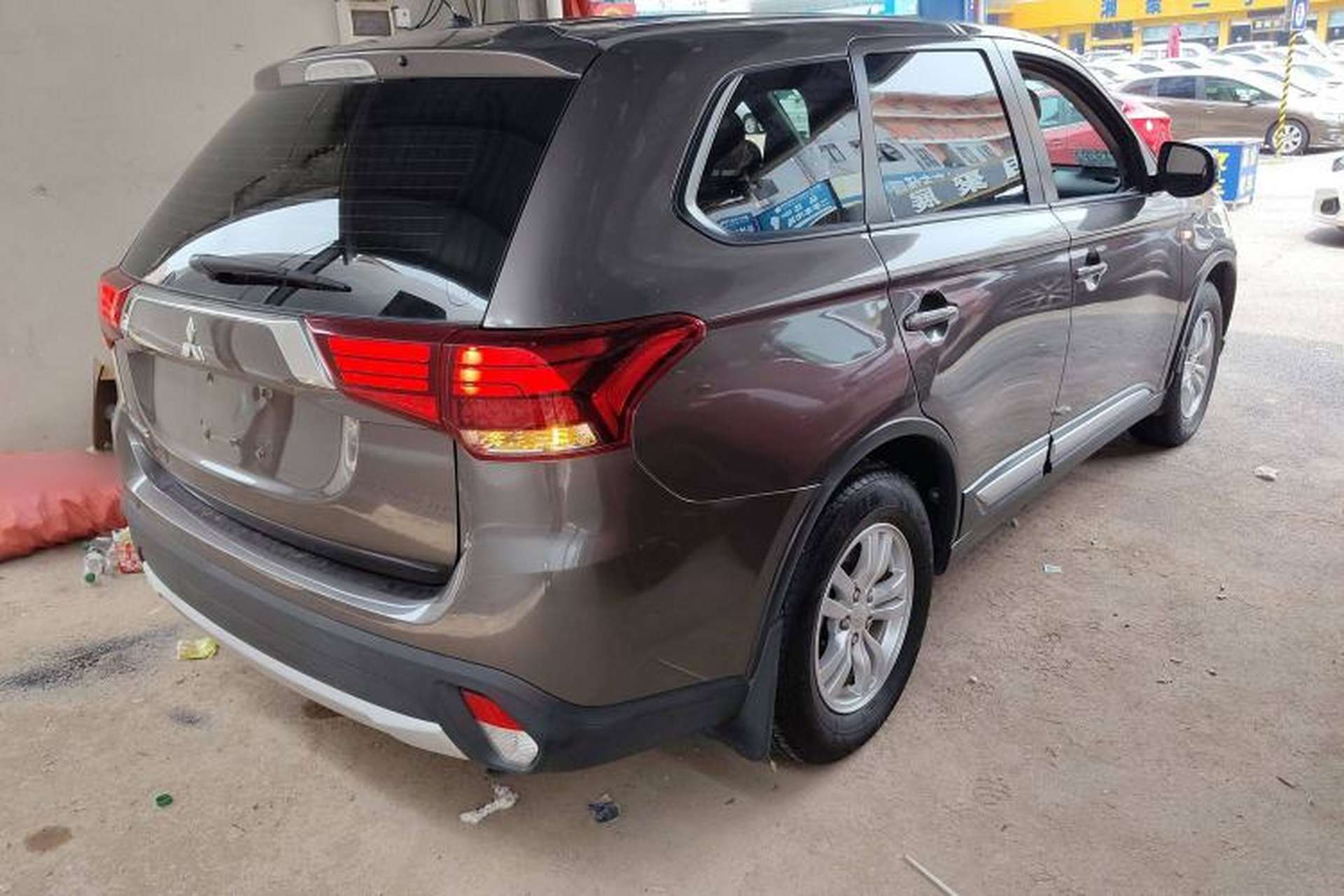 Used Mitsubishi Outlander 2016 2.0L Two-Wheel Drive Comfort Edition 5 Seats Rear Right 45 Deg