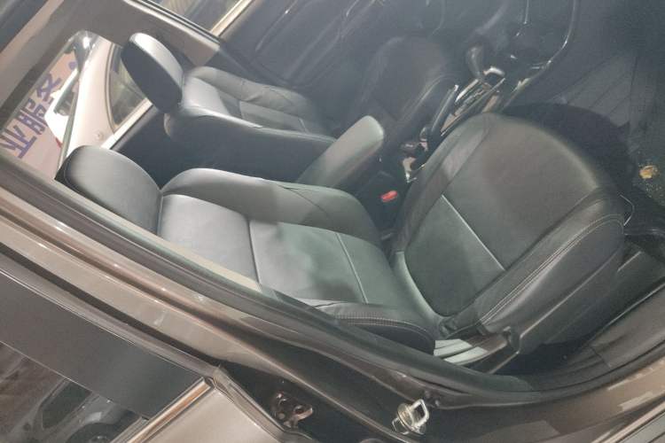 Used Mitsubishi Outlander 2016 2.4L 4x4 Luxury Edition 7-Seater Right Front Seat