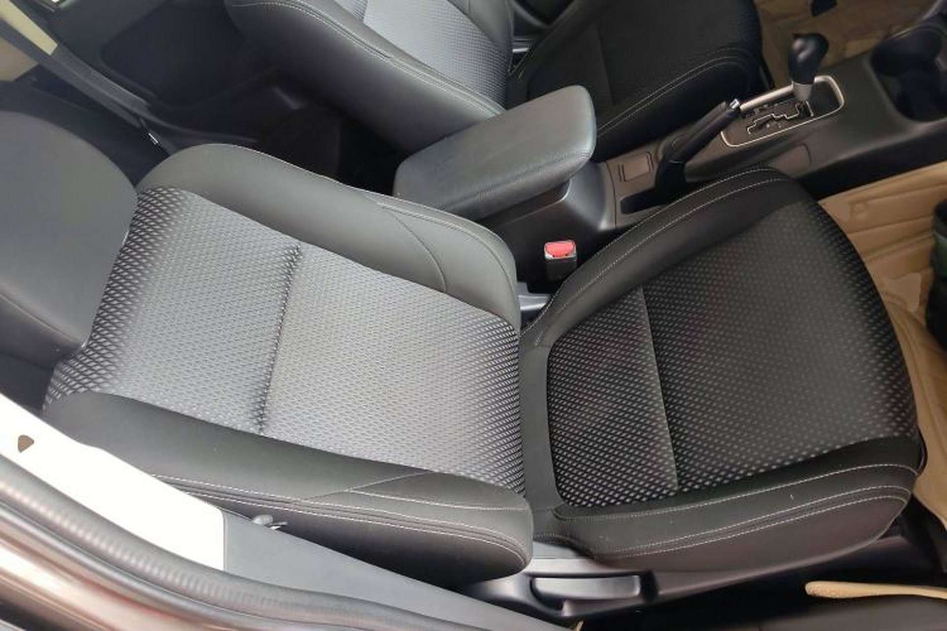 Used Mitsubishi Outlander 2016 2.0L Two-Wheel Drive Comfort Edition 5 Seats Right Front Seat
