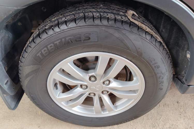Used Mitsubishi Outlander 2016 2.0L Two-Wheel Drive Comfort Edition 5 Seats Right Rear Wheel Hub