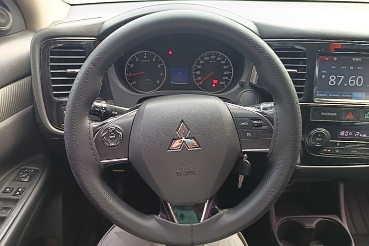 Used Mitsubishi Outlander 2016 2.0L Two-Wheel Drive Value Edition 5 Seats Steering Wheel