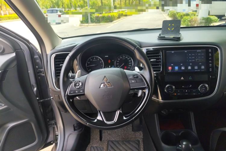 Used Mitsubishi Outlander 2016 2.4L 4x4 Elite Edition 5 Seats Steering Wheel