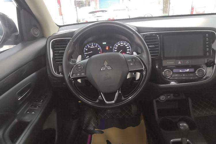 Used Mitsubishi Outlander 2016 2.4L 4x4 Elite Edition 5 Seats Steering Wheel