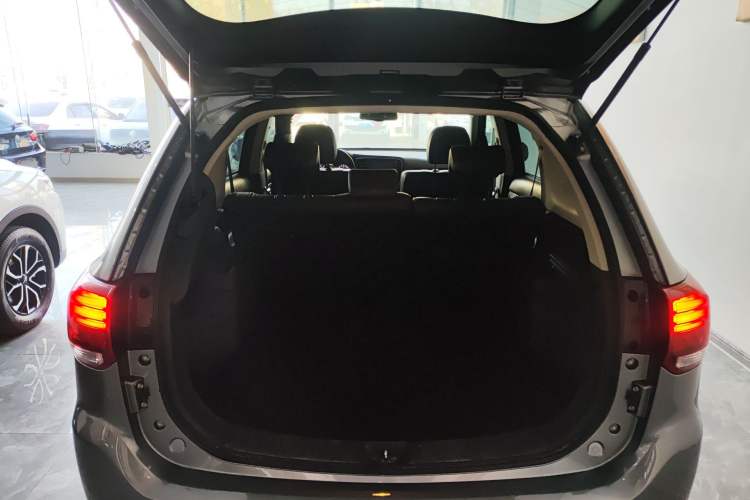Used Mitsubishi Outlander 2016 2.4L 4x4 Elite Edition 5 Seats Trunk