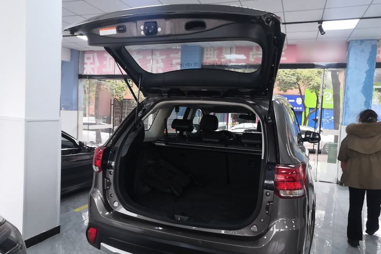 Used Mitsubishi Outlander 2016 2.4L 4x4 Elite Edition 5 Seats Trunk