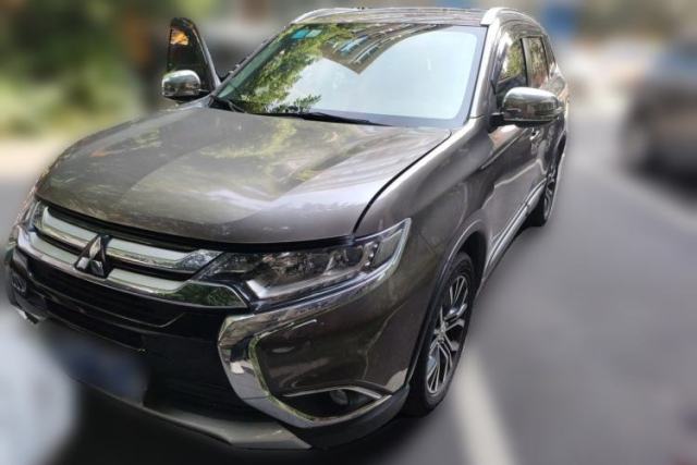 Ojetý Mitsubishi Outlander 2016 2.4L 4x4 Elite Edition 5 Seats