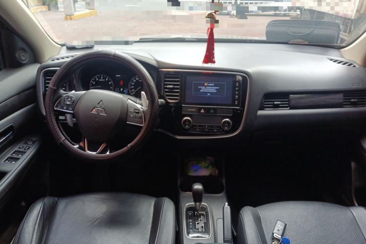 Used Mitsubishi Outlander 2016 2.4L 4x4 Elite Edition 5 Seats Center Console