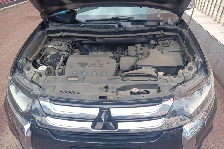 Used Mitsubishi Outlander 2016 2.4L 4x4 Elite Edition 5 Seats Engine Bay