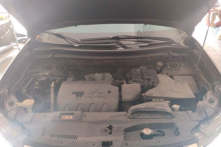 Used Mitsubishi Outlander 2016 2.4L 4x4 Elite Edition 5 Seats Engine Bay