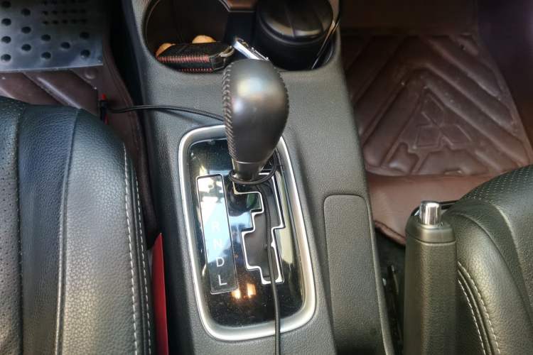 Used Mitsubishi Outlander 2016 2.4L 4x4 Elite Edition 5 Seats Gear Lever